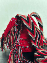Charger l'image dans la galerie, 𝐑𝐨𝐬𝐞 - Embellished red Wayuu bag