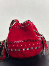 Charger l'image dans la galerie, 𝐑𝐨𝐬𝐞 - Embellished red Wayuu bag