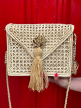 Load image into Gallery viewer, Handwoven Iraca Palm Leaf Shoulder Bag