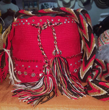 Charger l'image dans la galerie, Small embellished red Wayuu bag - Kate Diaz