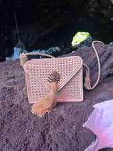 Load image into Gallery viewer, Handwoven Iraca palm leaf shoulder bag with decorative tassel, showcasing artisanal craftsmanship and chic design.