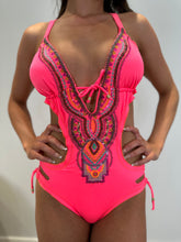 Load image into Gallery viewer, 𝑩𝒐𝒓𝒂-𝑩𝒐𝒓𝒂 - hand beaded trikini