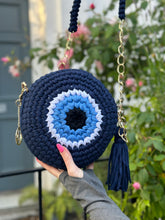 Laden Sie das Bild in den Galerie-Viewer, Greek Eye crochet T-shirt yarn Bag