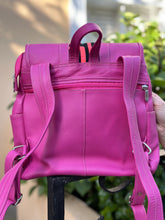 Load image into Gallery viewer, Fuchsia Mola and Leather Rucksack