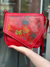 Charger l&#39;image dans la galerie, Cherry Tala Art Leather Crossbody Bag