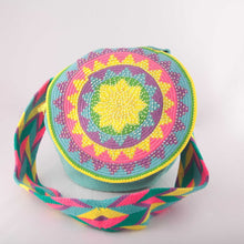 Laden Sie das Bild in den Galerie-Viewer, Big ocean embellished Wayuu flap bag - Kate Diaz 