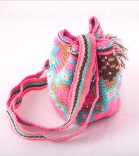 Cargar imagen en el visor de la galería, Small embellished multi-colour Wayuu bag - Kate Diaz 