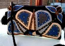 Cargar imagen en el visor de la galería, Embellished Wayuu clutch